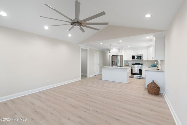 kitchen featuring stainless steel appliances, a sink, visible vents, white cabinetry, and crown molding
