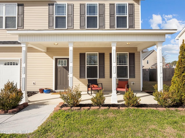 view of front of property featuring a porch and fence