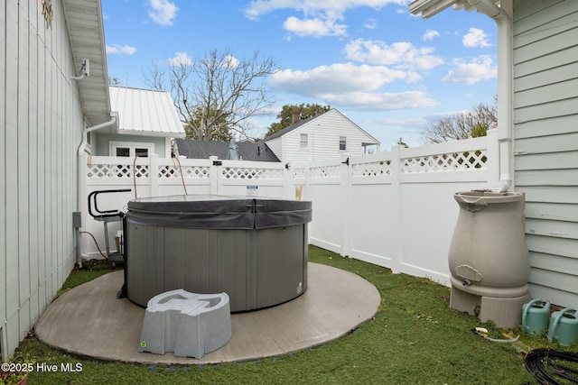 view of yard featuring a fenced backyard and a hot tub