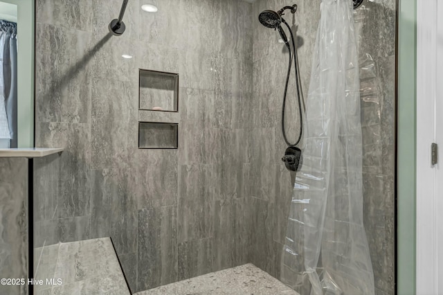 full bath with tiled shower