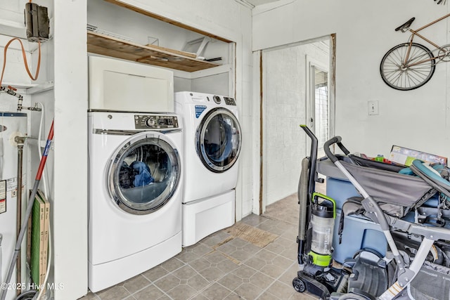 washroom featuring laundry area, gas water heater, and independent washer and dryer