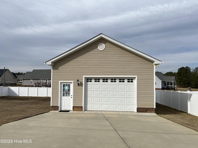 6725 Hemlock Ct, Sims, NC 27880 - detached garage with fence and driveway
