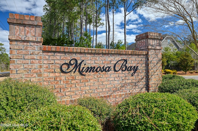 view of community / neighborhood sign