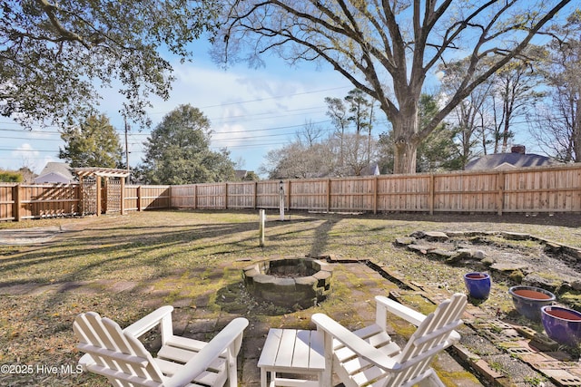 view of yard featuring a fenced backyard and an outdoor fire pit