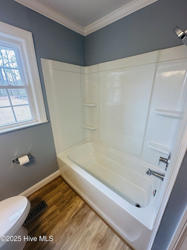 full bathroom with wood finished floors, visible vents, baseboards, crown molding, and toilet