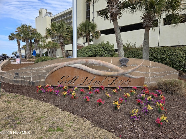 view of community / neighborhood sign