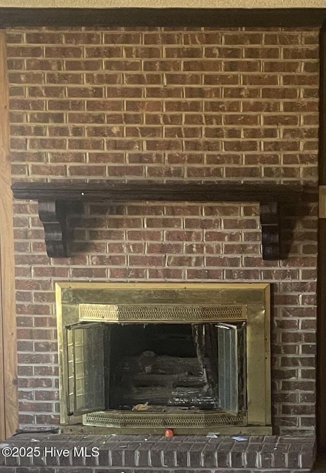 room details featuring a fireplace