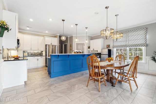 dining room with recessed lighting, an inviting chandelier, and ornamental molding