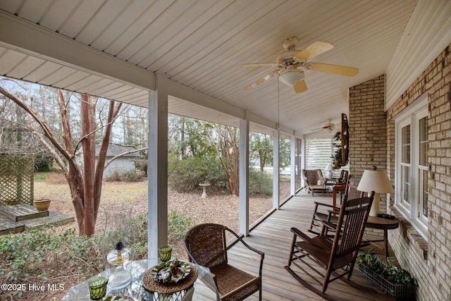 sunroom with lofted ceiling and ceiling fan