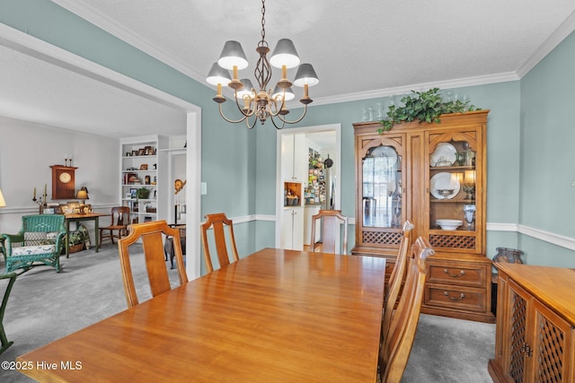 dining area with an inviting chandelier, crown molding, carpet, and a textured ceiling