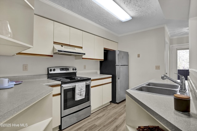 kitchen with ornamental molding, a sink, a textured ceiling, stainless steel appliances, and exhaust hood