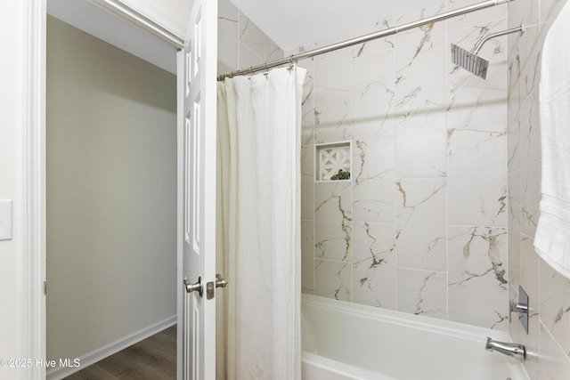 full bath featuring baseboards and shower / bath combo with shower curtain