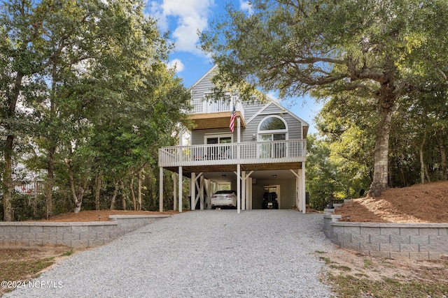 view of front of home featuring gravel driveway and a carport