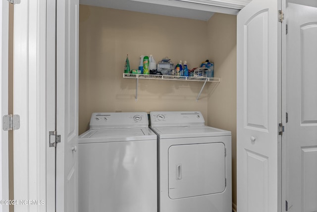 washroom with laundry area and washing machine and dryer