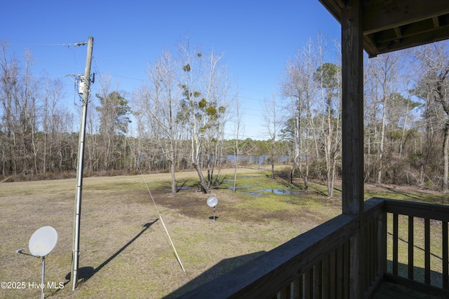 view of yard featuring a water view