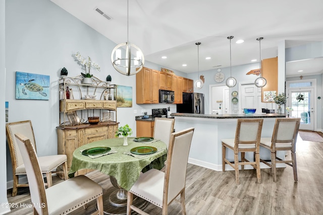 dining space with a notable chandelier, recessed lighting, light wood-style floors, and visible vents