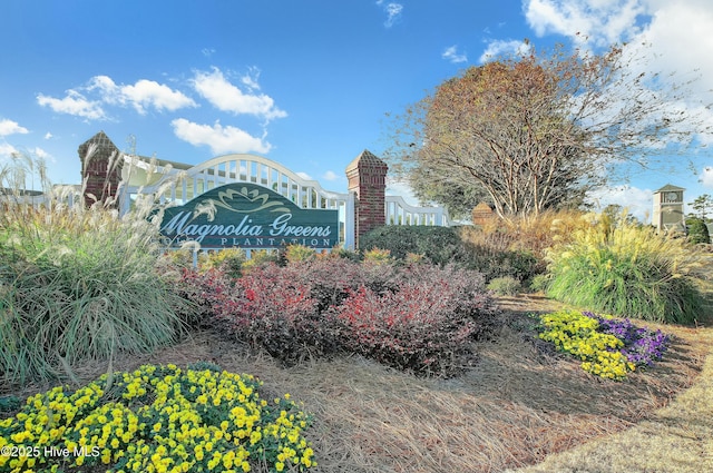 view of community / neighborhood sign