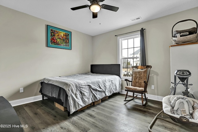 bedroom featuring dark wood-style floors, visible vents, a ceiling fan, and baseboards