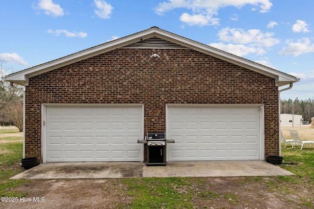 view of detached garage