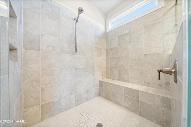 bathroom featuring a tile shower