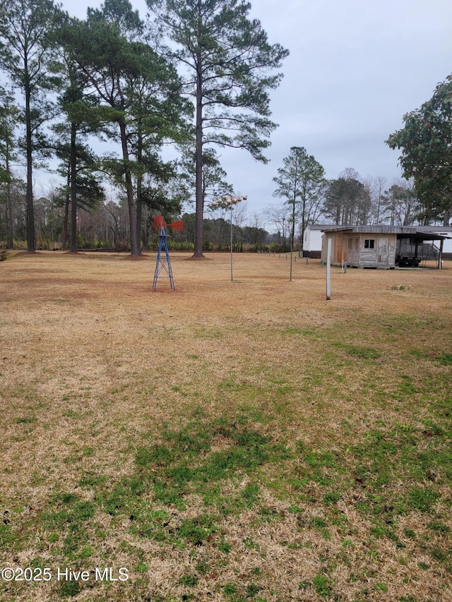 view of yard featuring a carport