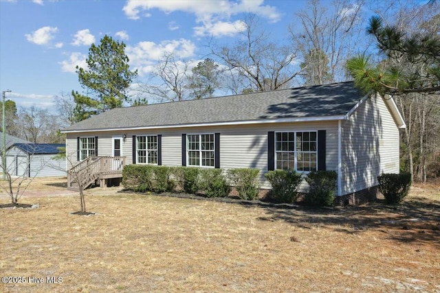 ranch-style home featuring crawl space and a front yard