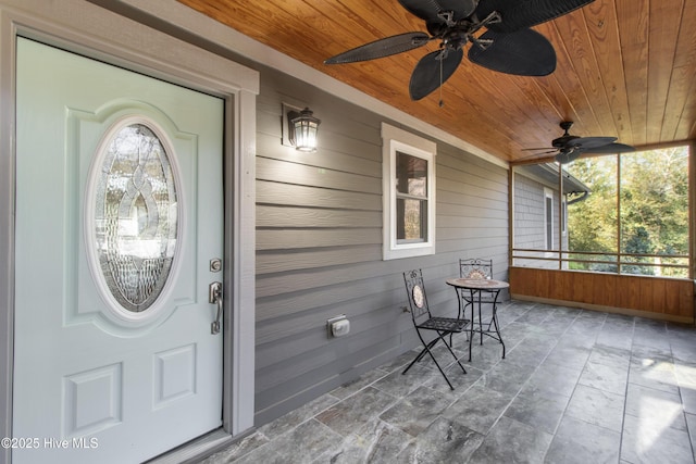 property entrance with ceiling fan