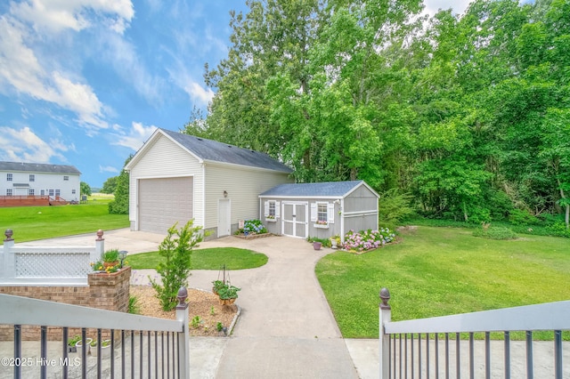 view of front of house featuring a detached garage, a shingled roof, an outdoor structure, a front yard, and concrete driveway