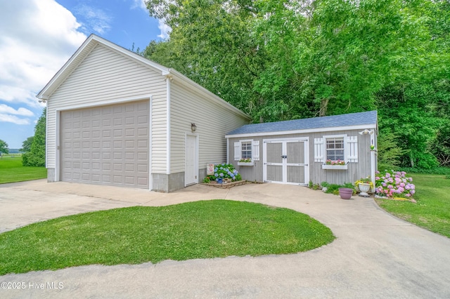 view of detached garage