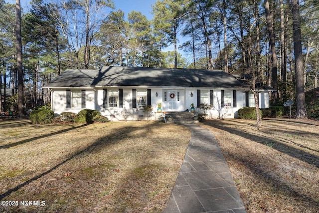 single story home with a front yard