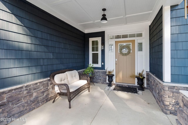 property entrance featuring a ceiling fan