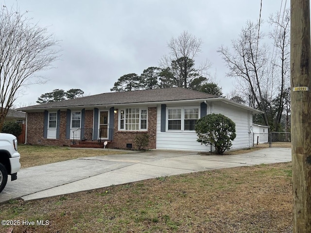 ranch-style house with crawl space, a front lawn, brick siding, and driveway