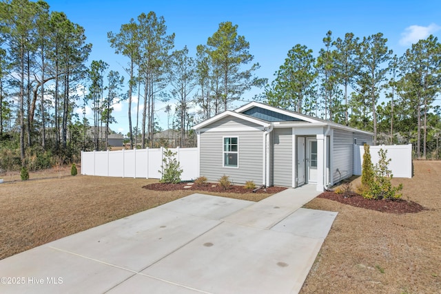 view of front of property with an outbuilding and fence