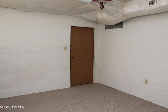 spare room with visible vents and carpet