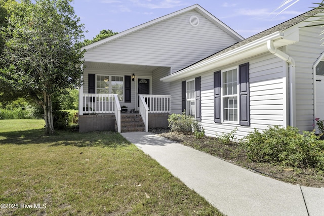 view of front facade with a front yard and covered porch