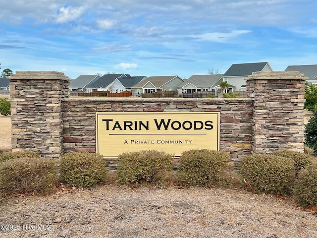 community / neighborhood sign featuring a residential view