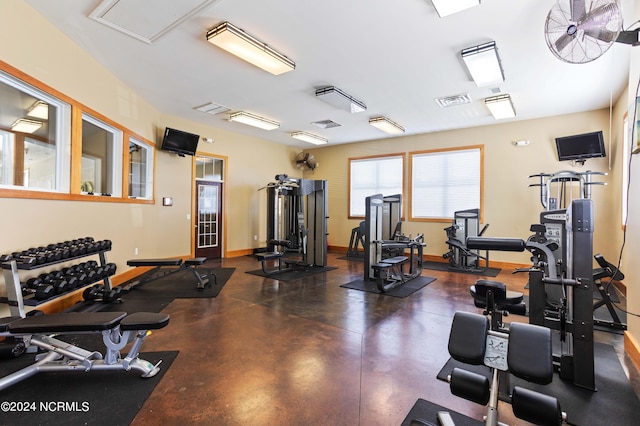 workout area featuring visible vents and baseboards