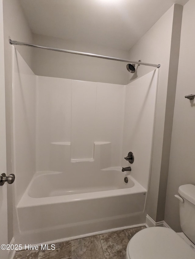 full bath featuring toilet and shower / bath combination