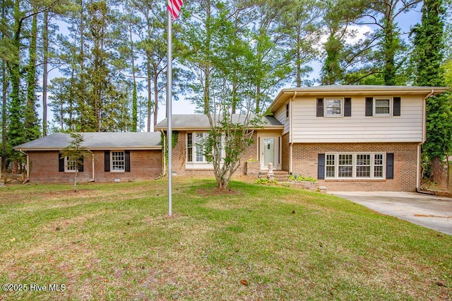 5218 Springwood Dr, Trent Woods, NC 28562 - split level home featuring brick siding, driveway, and a front yard