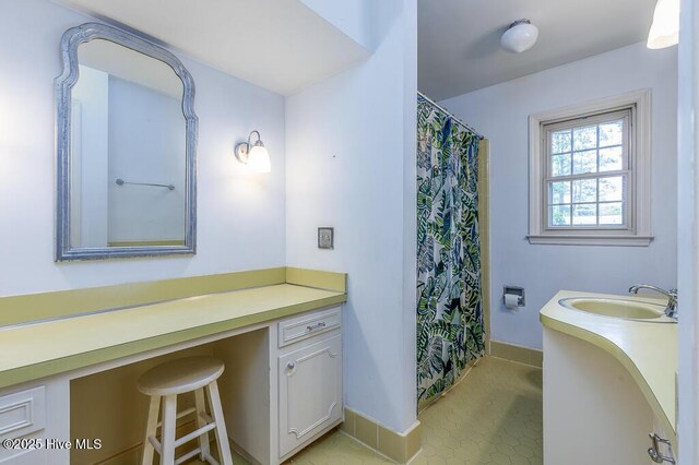 5218 Springwood Dr, Trent Woods, NC 28562 - full bath featuring a shower with curtain, baseboards, and vanity