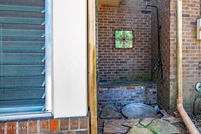 5218 Springwood Dr, Trent Woods, NC 28562 - details featuring brick siding