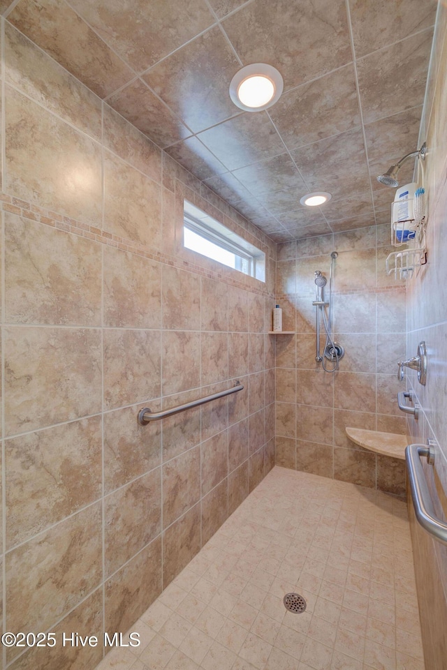 2184 Villamar Dr, Leland, NC 28451 - bathroom with a tile shower