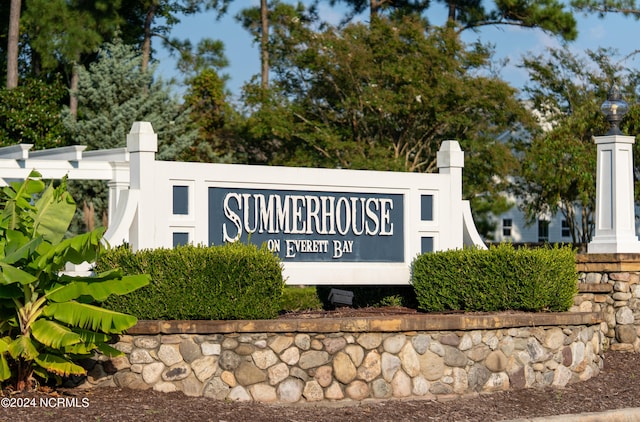 view of community / neighborhood sign