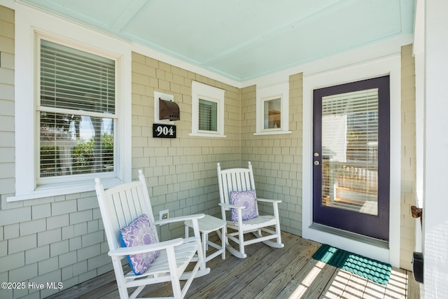 property entrance featuring a porch