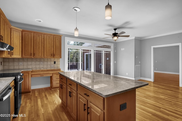 kitchen featuring crown molding, dishwasher, decorative backsplash, light wood-style flooring, and electric range