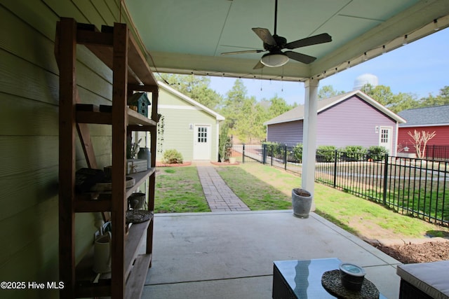 view of patio featuring a ceiling fan and a fenced backyard