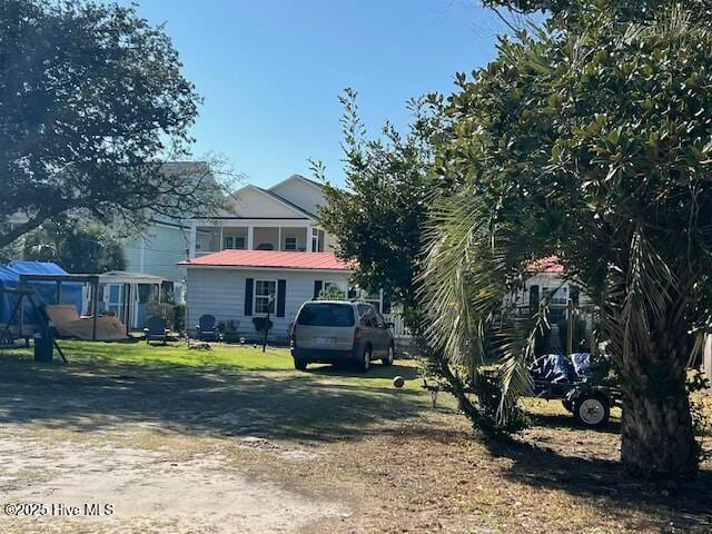 view of front of home featuring driveway