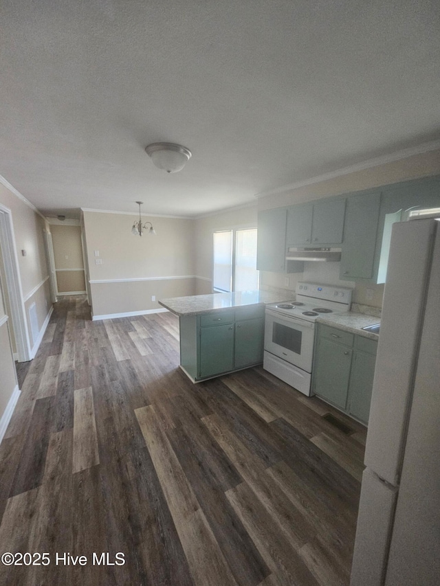 kitchen with under cabinet range hood, light countertops, a peninsula, white appliances, and dark wood-style flooring