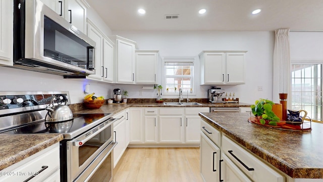 kitchen featuring a sink, visible vents, appliances with stainless steel finishes, and recessed lighting