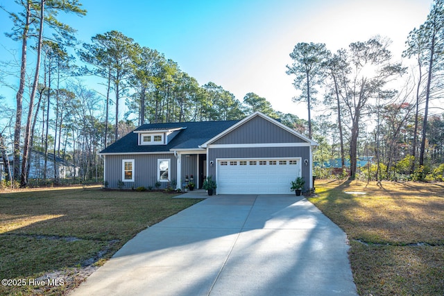 view of front facade featuring an attached garage, a shingled roof, driveway, and a front yard